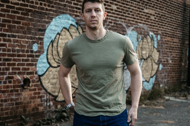 Buck Mason t shirt fit demonstration